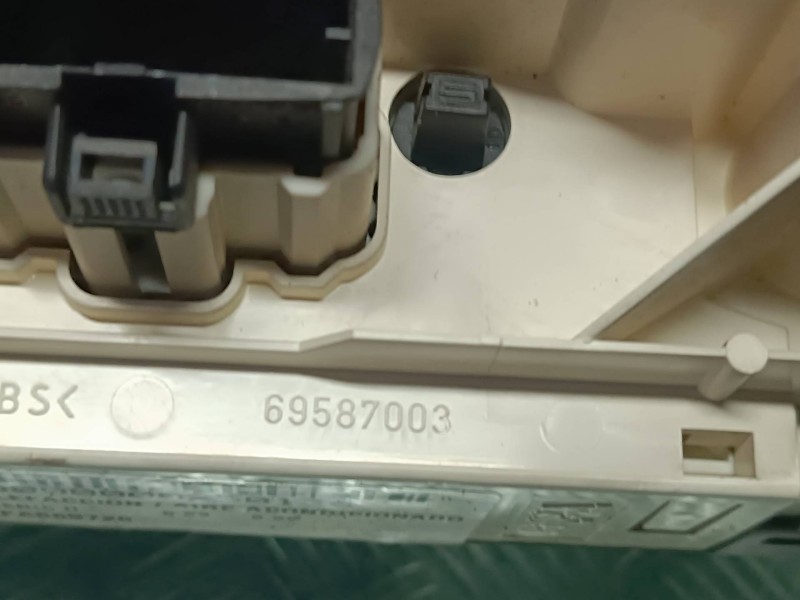 Recambio de mando calefaccion / aire acondicionado para renault scenic ii referencia OEM IAM F6665720 69587003 VALEO