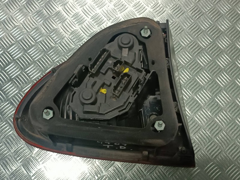 Recambio de piloto trasero derecho para seat leon (1m1) referencia OEM IAM 1M6945258  