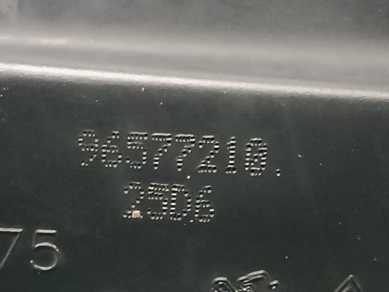 Recambio de retrovisor izquierdo para peugeot 307 berlina (s2) referencia OEM IAM 96577210 10525 ELECTRICO