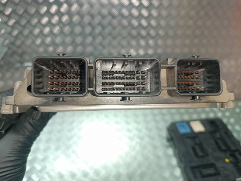 Recambio de centralita motor uce para peugeot 307 berlina (s2) referencia OEM IAM 0281012985 9661940480 KIT - BOSCH