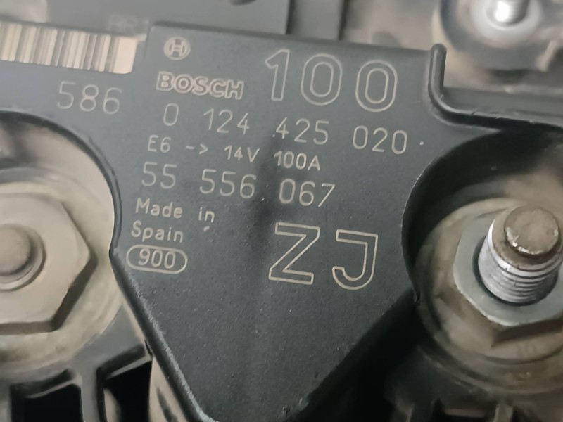 Recambio de alternador para opel zafira a referencia OEM IAM 55556067 0124425020 BOSCH