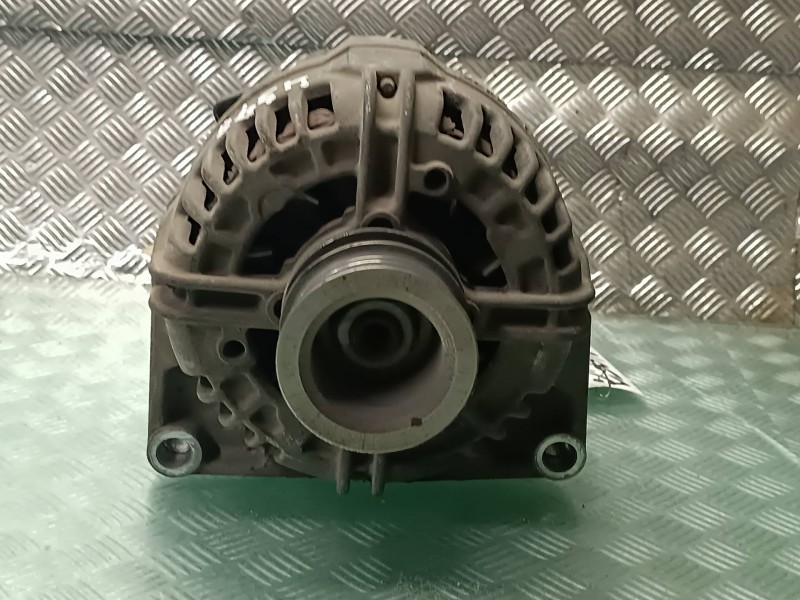 Recambio de alternador para opel zafira a referencia OEM IAM 55556067 0124425020 BOSCH