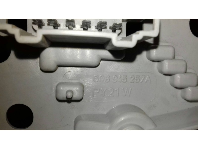 Recambio de piloto trasero izquierdo para volkswagen polo (9n1) conceptline referencia OEM IAM 6Q6945111A 6Q6945095B 