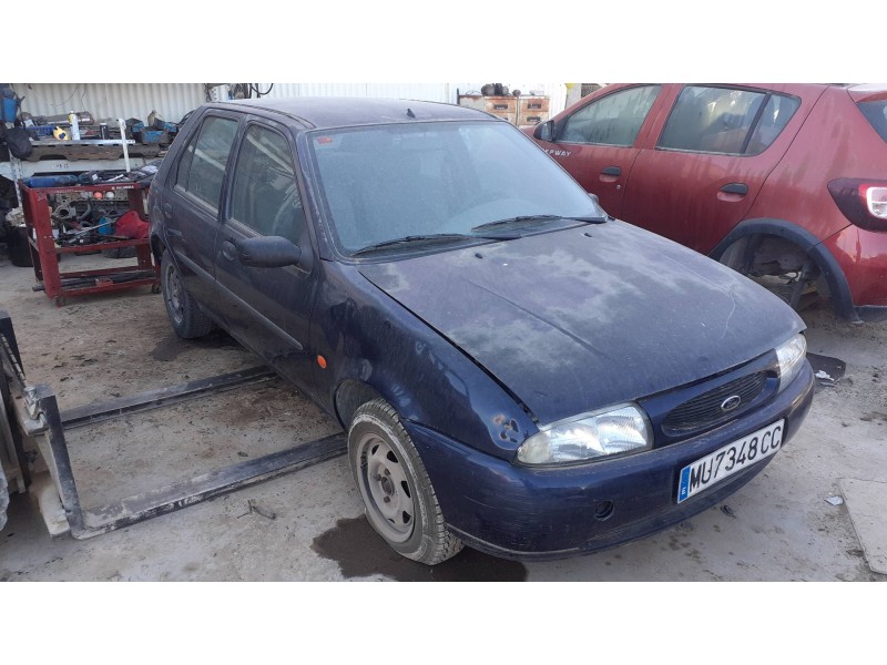 ford fiesta berlina del año 1999