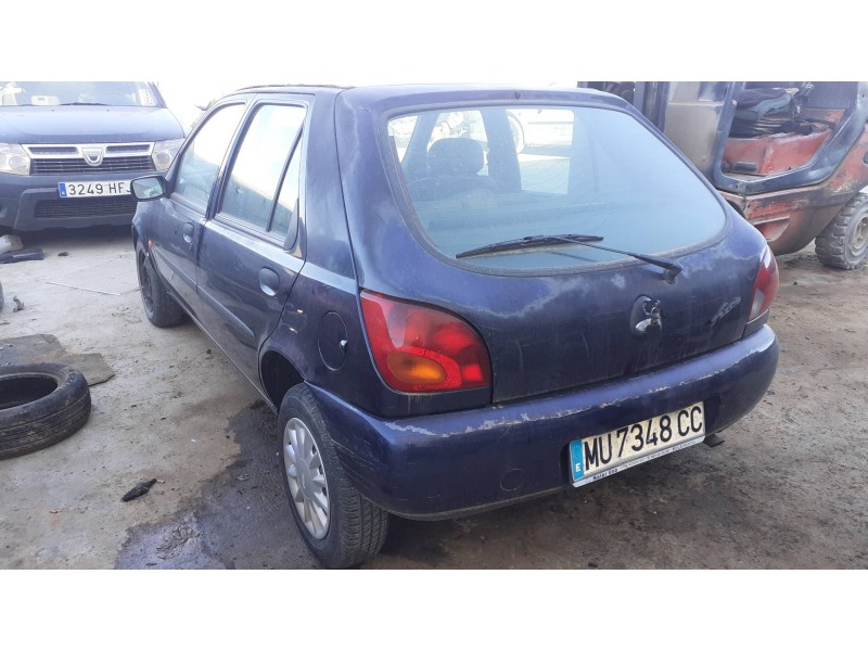 ford fiesta berlina del año 1999