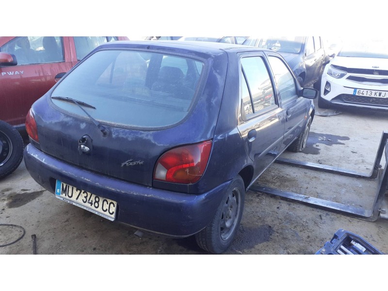 ford fiesta berlina del año 1999
