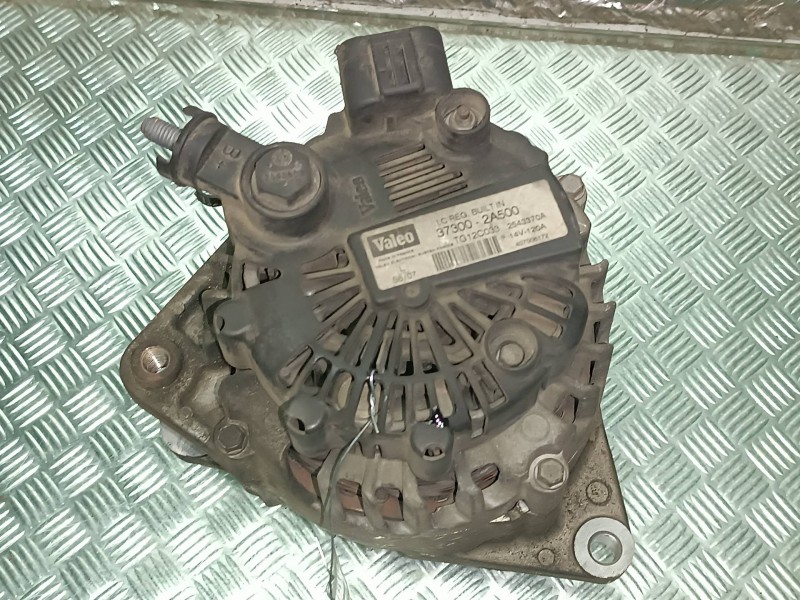 Recambio de alternador para kia cee´d referencia OEM IAM 373002A500 VALEO 120A