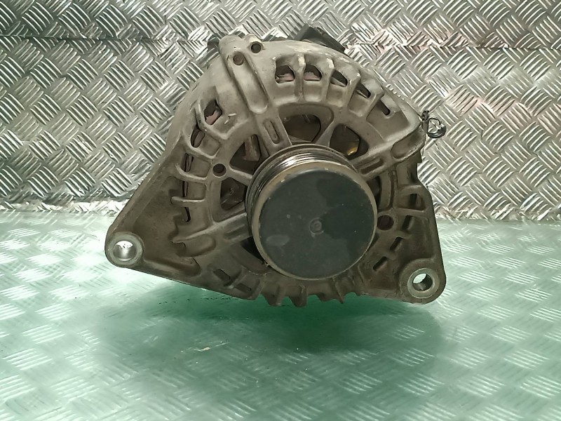 Recambio de alternador para kia cee´d referencia OEM IAM 373002A500 VALEO 120A