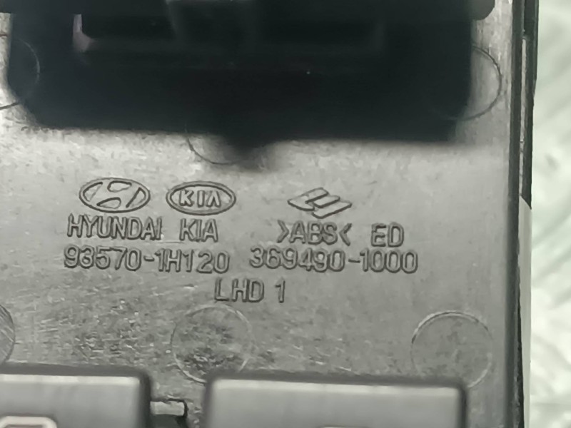Recambio de mando elevalunas delantero izquierdo para kia cee´d referencia OEM IAM 935701H120 3694901000 