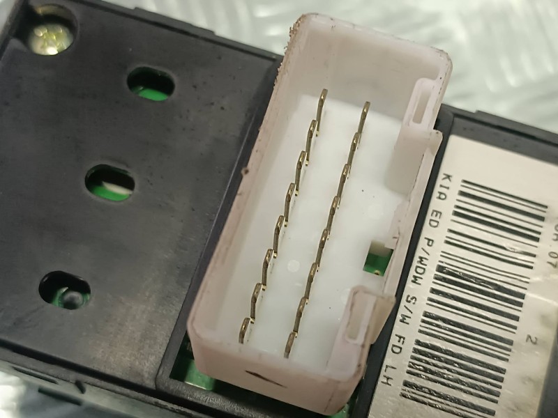 Recambio de mando elevalunas delantero izquierdo para kia cee´d referencia OEM IAM 935701H120 3694901000 