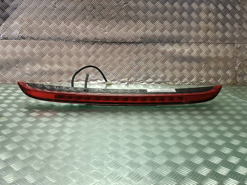 Recambio de luz central de freno para kia xceed referencia OEM IAM 92700J7300  