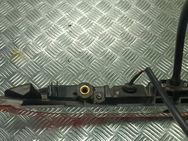 Recambio de luz central de freno para kia xceed referencia OEM IAM 92700J7300  