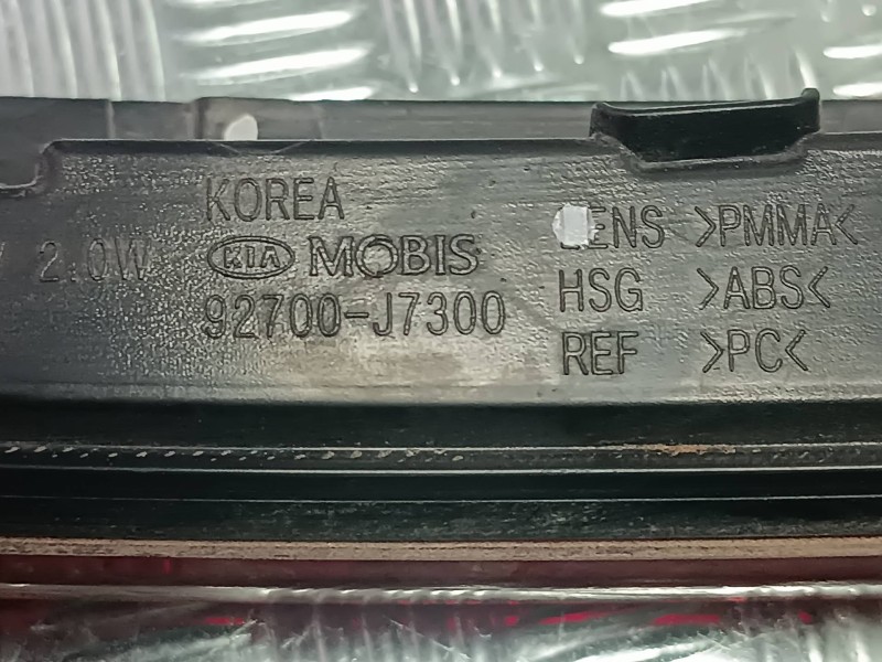 Recambio de luz central de freno para kia xceed referencia OEM IAM 92700J7300  