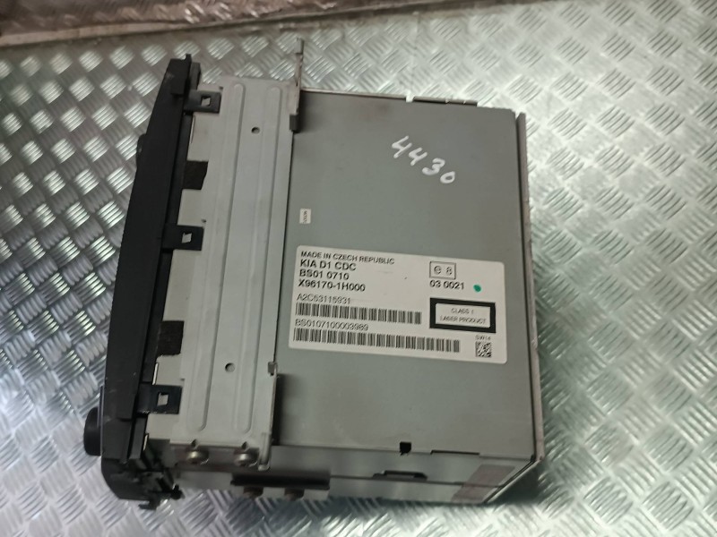 Recambio de sistema audio / radio cd para kia cee´d referencia OEM IAM 961701H000 BS010710 A2C53115931