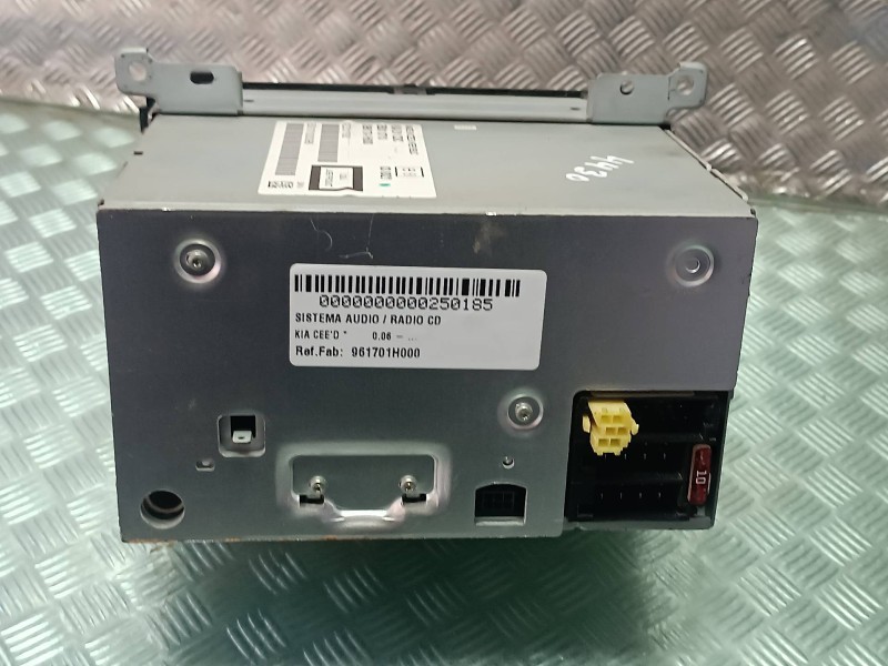 Recambio de sistema audio / radio cd para kia cee´d referencia OEM IAM 961701H000 BS010710 A2C53115931