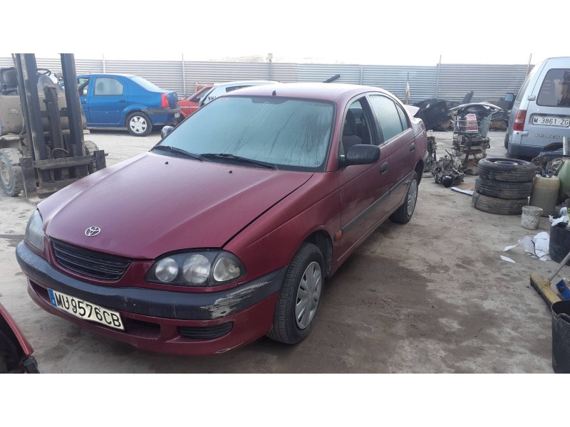 toyota avensis berlina (t 22) del año 1999