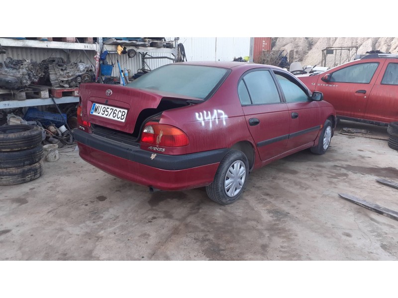 toyota avensis berlina (t 22) del año 1999