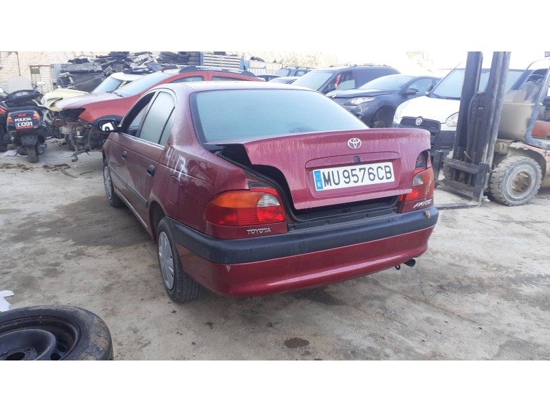 toyota avensis berlina (t 22) del año 1999