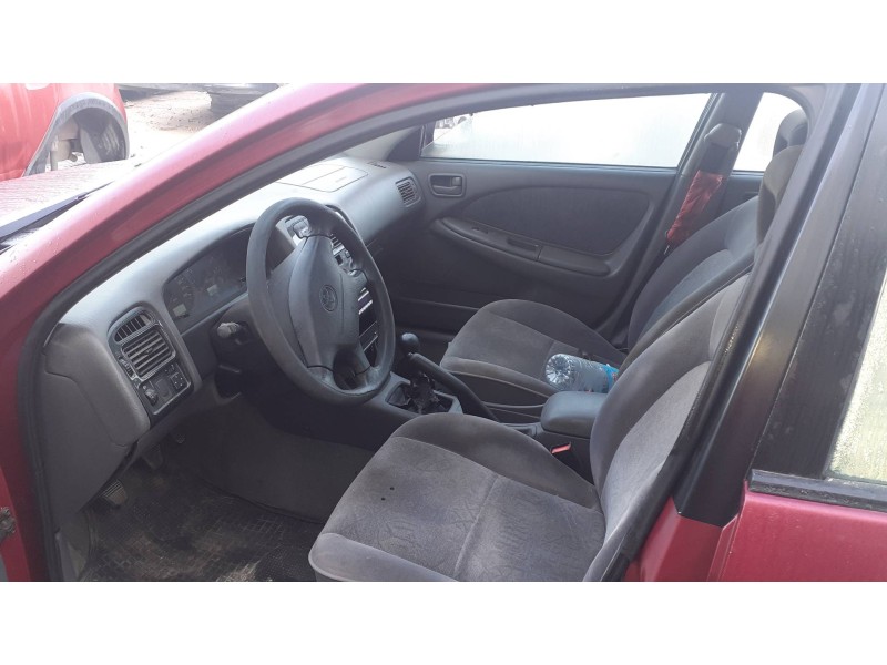 toyota avensis berlina (t 22) del año 1999