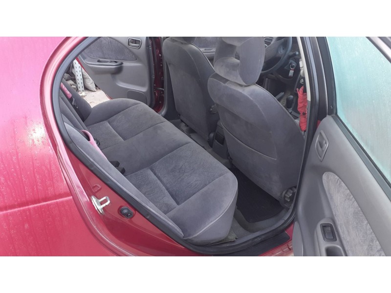 toyota avensis berlina (t 22) del año 1999