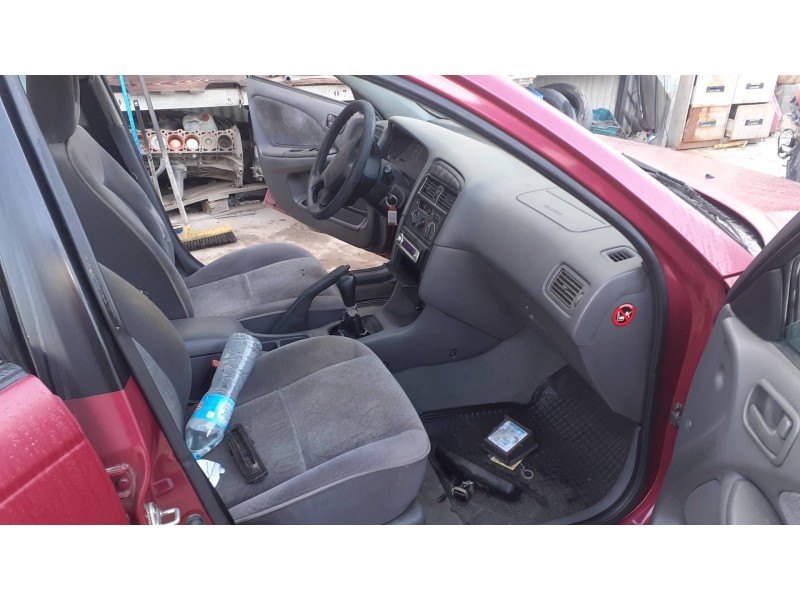 toyota avensis berlina (t 22) del año 1999