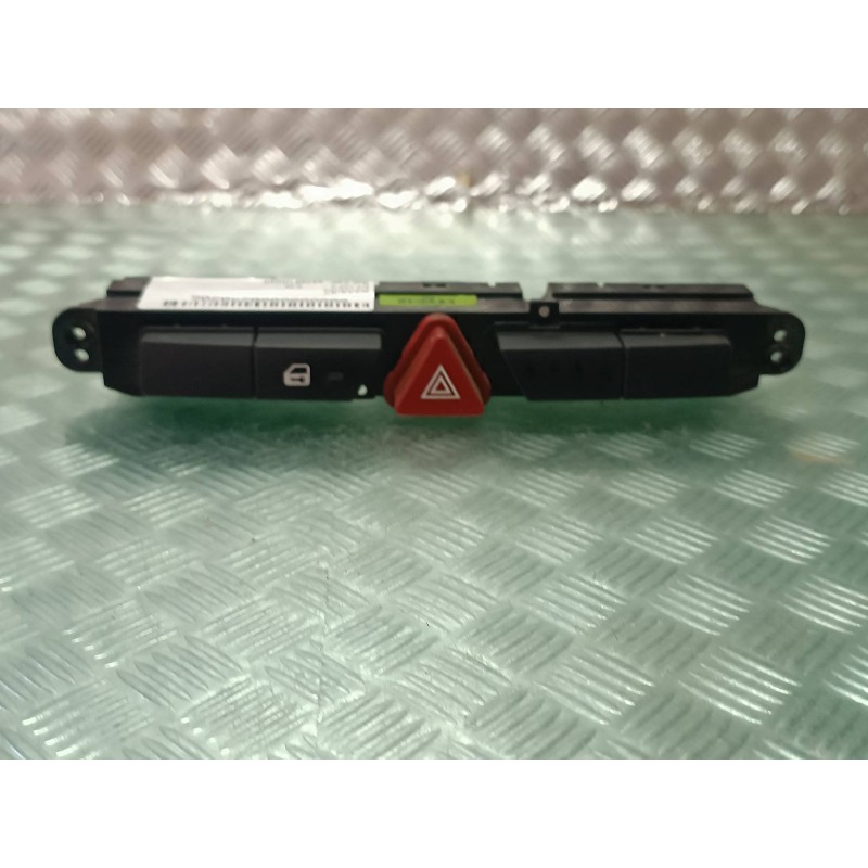 Recambio de warning para kia cee´d referencia OEM IAM 937001H000 202006302 937001H010