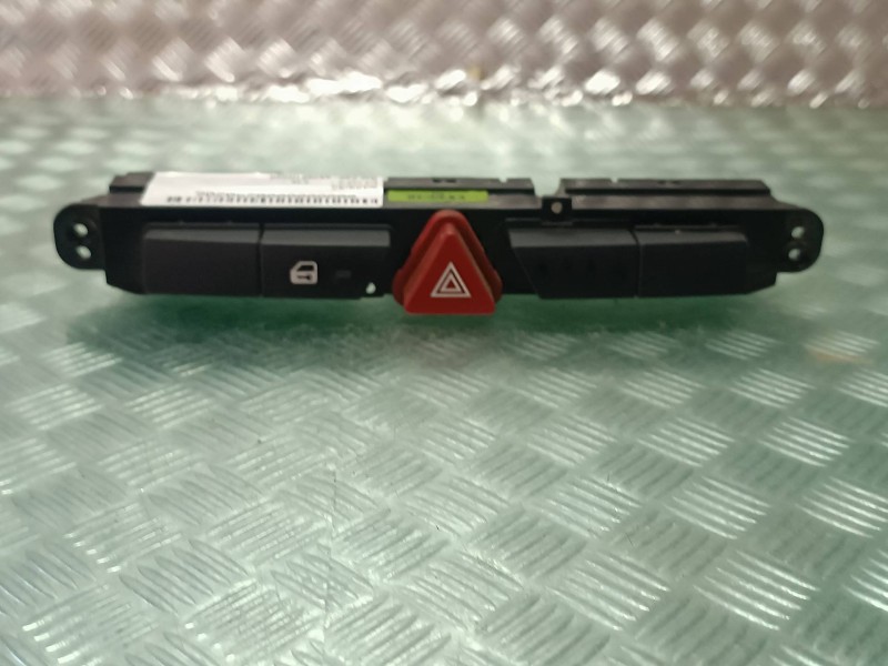 Recambio de warning para kia cee´d referencia OEM IAM 937001H000 202006302 937001H010