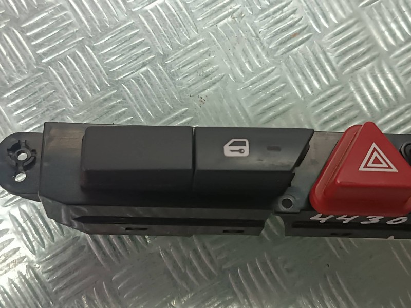 Recambio de warning para kia cee´d referencia OEM IAM 937001H000 202006302 937001H010