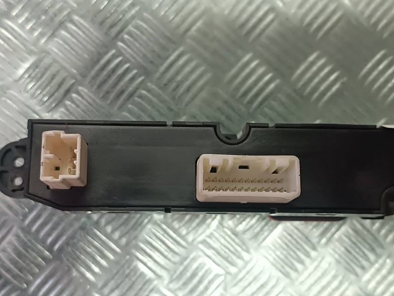 Recambio de warning para kia cee´d referencia OEM IAM 937001H000 202006302 937001H010