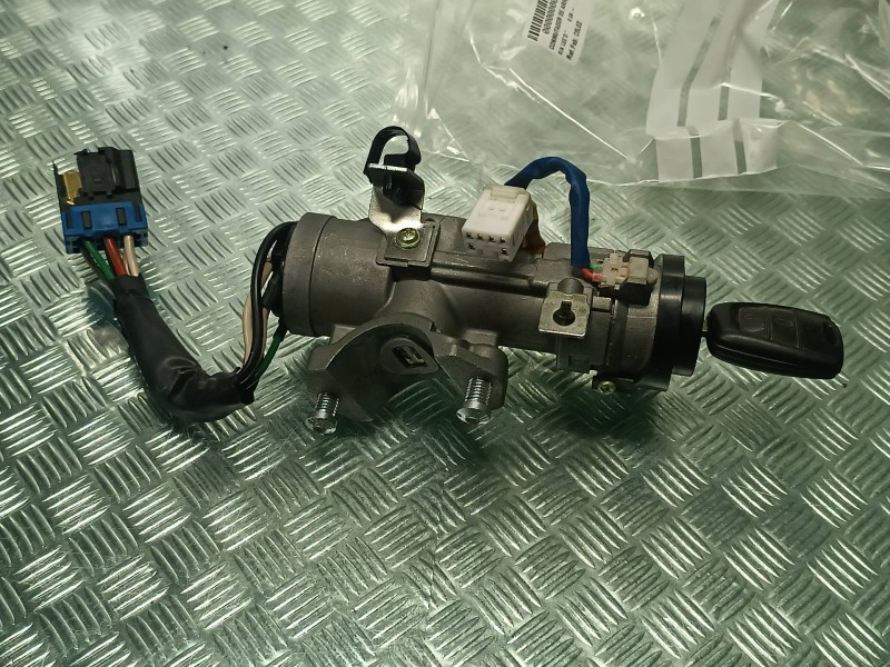 Recambio de conmutador de arranque para kia cee´d referencia OEM IAM C6L02  6 PINES