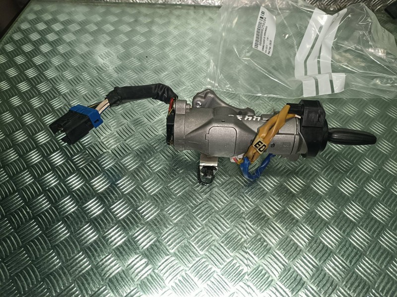 Recambio de conmutador de arranque para kia cee´d referencia OEM IAM C6L02  6 PINES