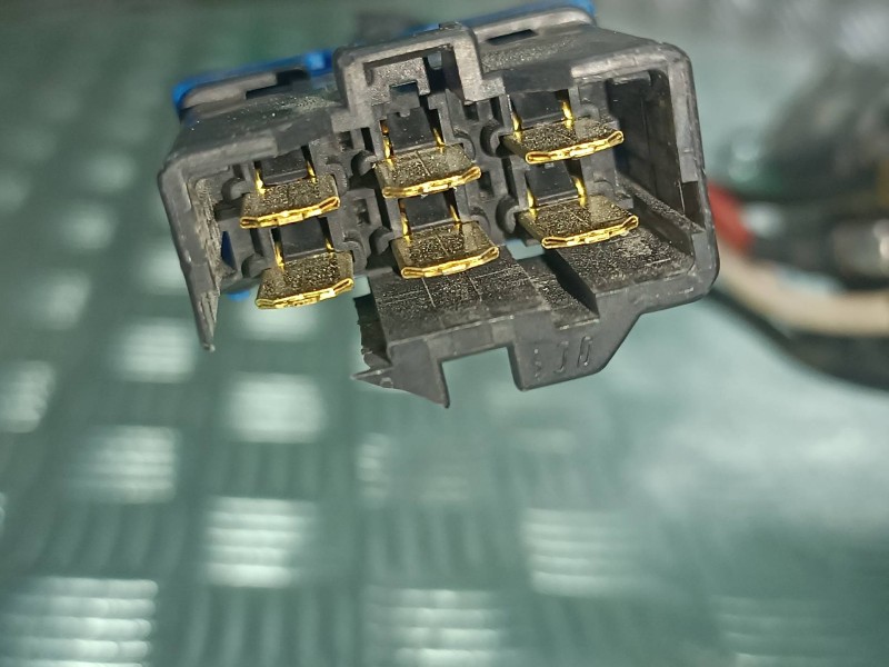 Recambio de conmutador de arranque para kia cee´d referencia OEM IAM C6L02  6 PINES