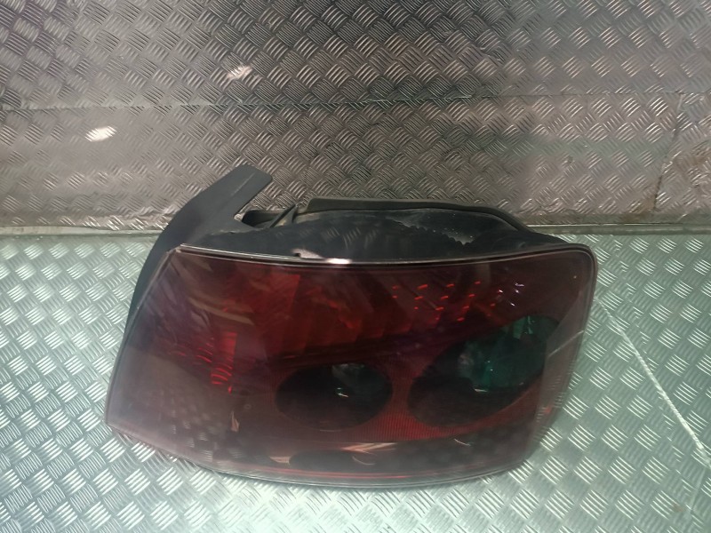 Recambio de piloto trasero derecho para peugeot 407 referencia OEM IAM 9656606280 6 PINES VALEO