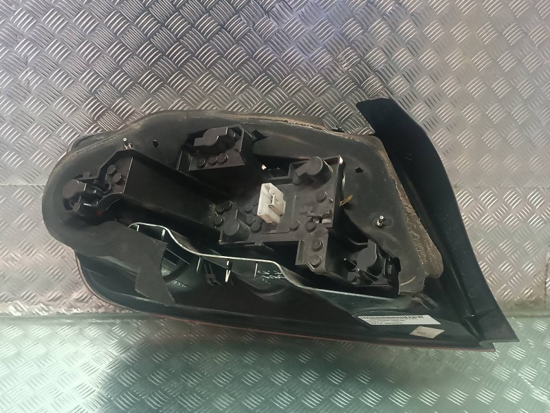 Recambio de piloto trasero derecho para peugeot 407 referencia OEM IAM 9656606280 6 PINES VALEO