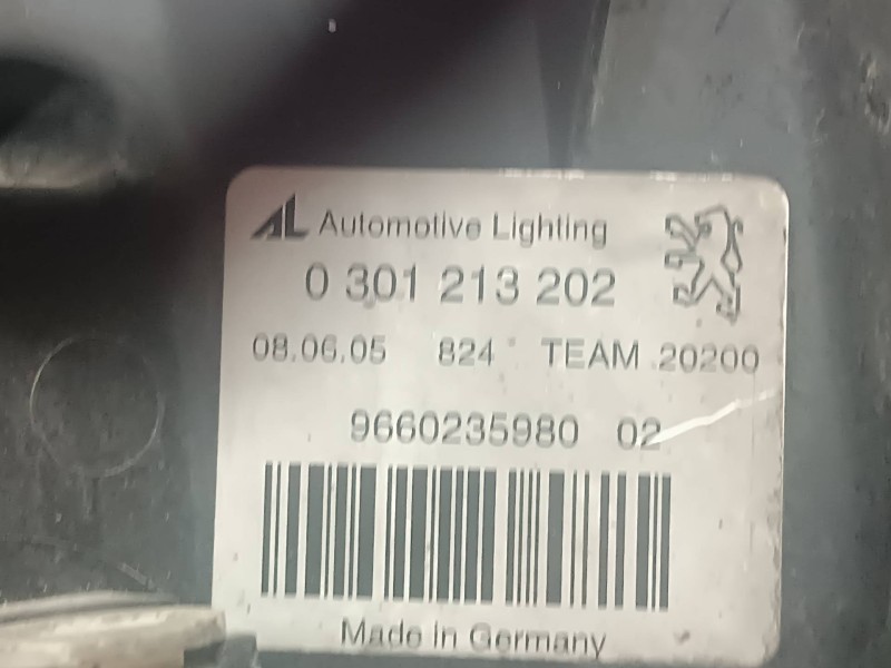 Recambio de faro derecho para peugeot 407 referencia OEM IAM 0301213202 966023598002 7 PINES