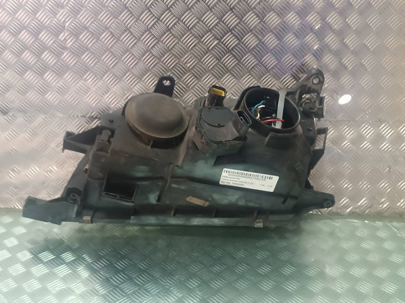 Recambio de faro derecho para toyota avensis berlina (t 22) referencia OEM IAM 54533365  