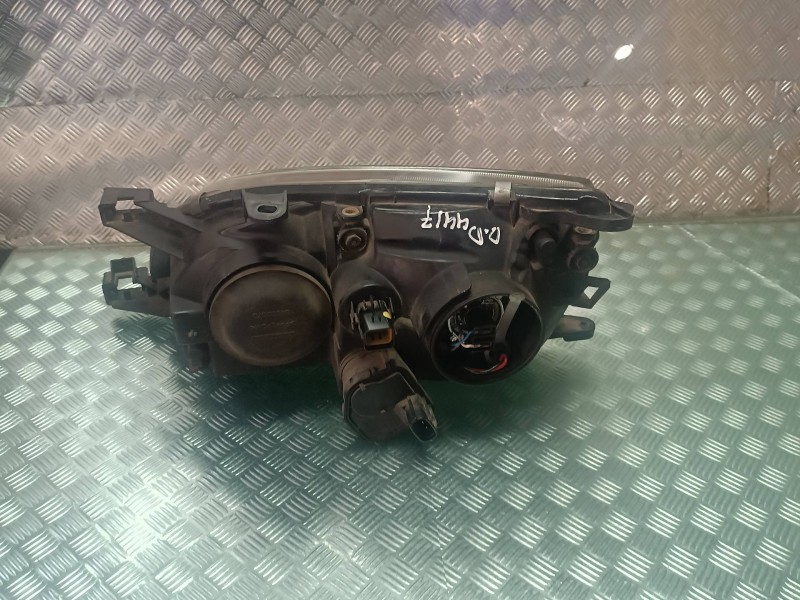 Recambio de faro derecho para toyota avensis berlina (t 22) referencia OEM IAM 54533365  