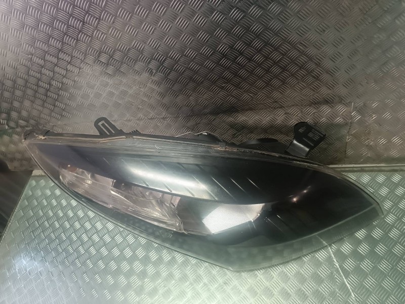 Recambio de faro derecho para renault megane iii berlina 5 p referencia OEM IAM 260103187R 030124420400 1305239314