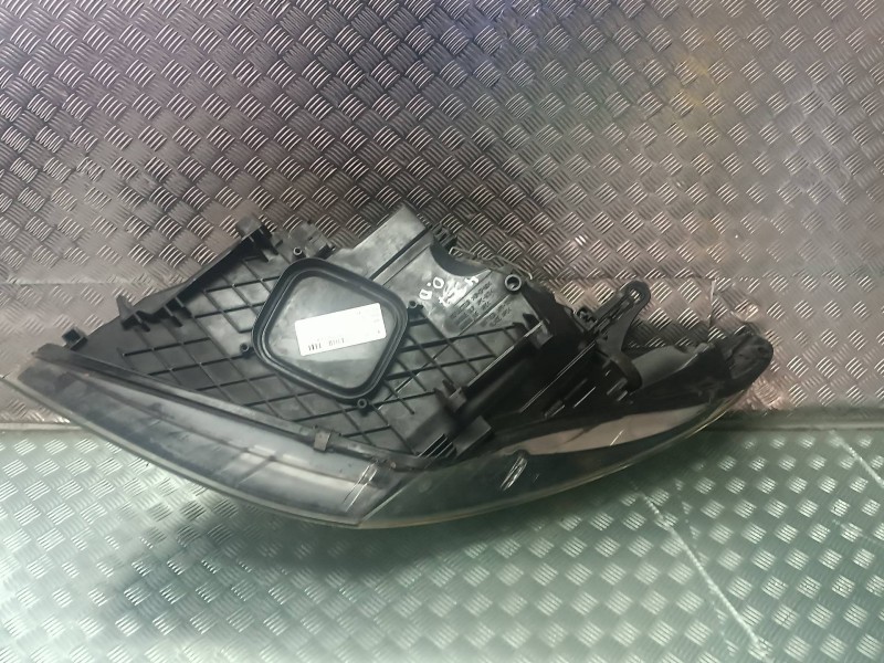 Recambio de faro derecho para renault megane iii berlina 5 p referencia OEM IAM 260103187R 030124420400 1305239314