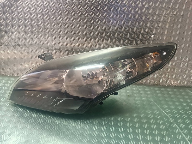 Recambio de faro izquierdo para renault megane iii berlina 5 p referencia OEM IAM 260602446R 030124420300 1305630711