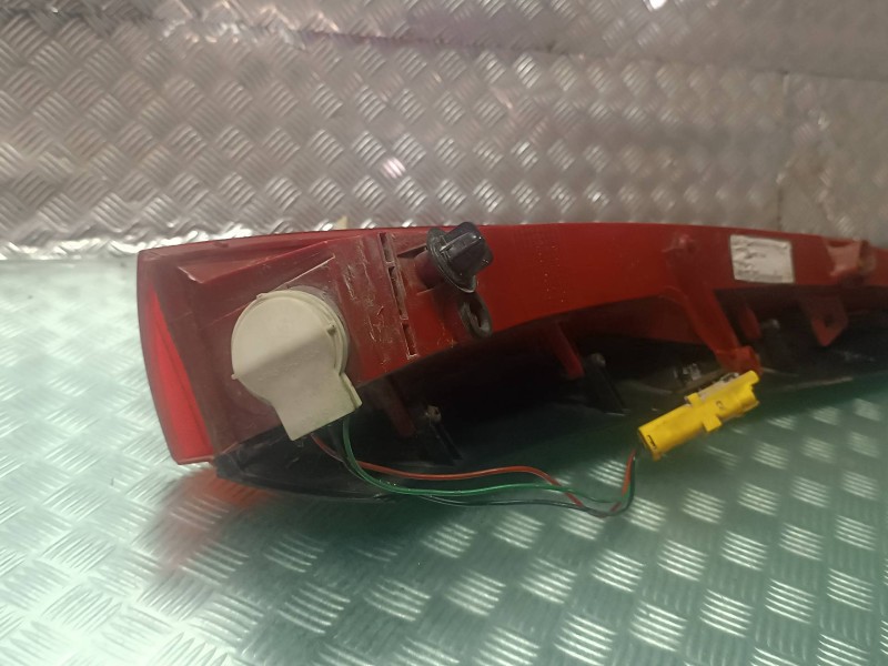 Recambio de piloto trasero derecho para citroen c5 break referencia OEM IAM 9637356280 25490202 3 PINES