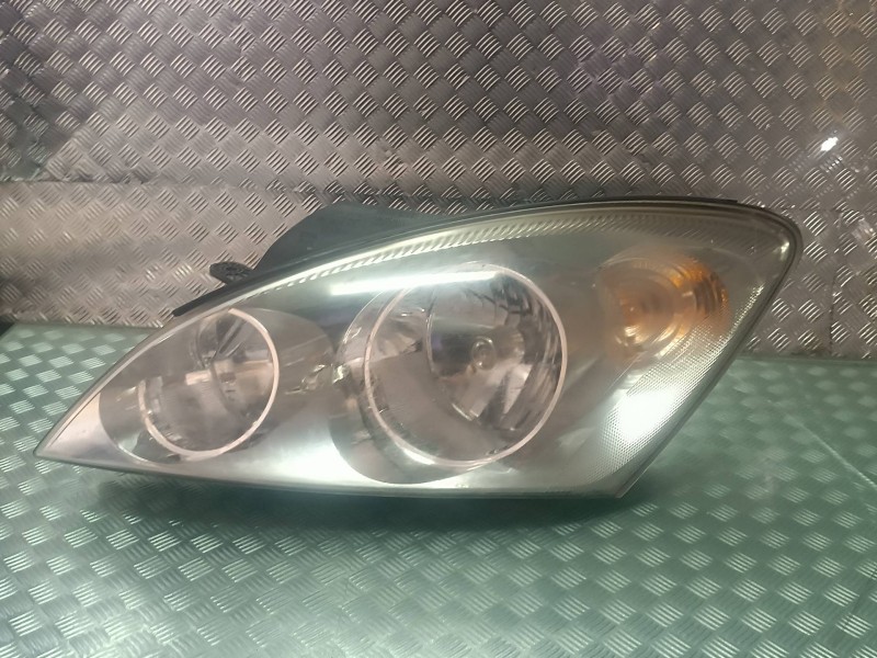 Recambio de faro izquierdo para kia cee´d referencia OEM IAM 921011H000 00954701 6 PINES