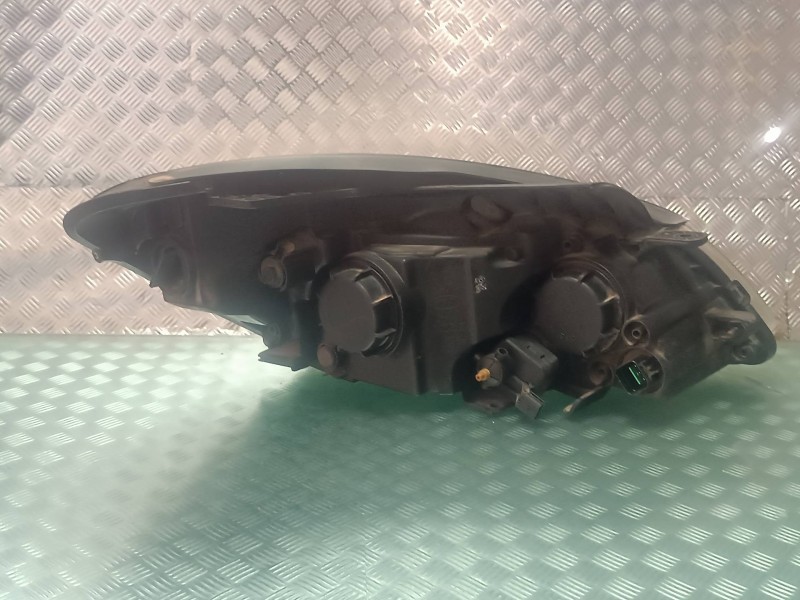 Recambio de faro izquierdo para kia cee´d referencia OEM IAM 921011H000 00954701 6 PINES