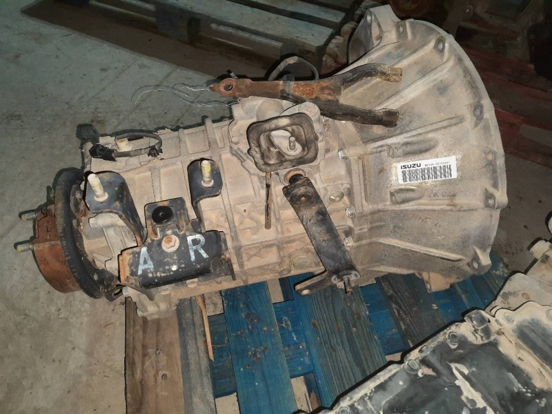 Recambio de caja cambios para isuzu nkr 77 referencia OEM IAM M0Y9K M0Y9K 5 VELOCIDADES