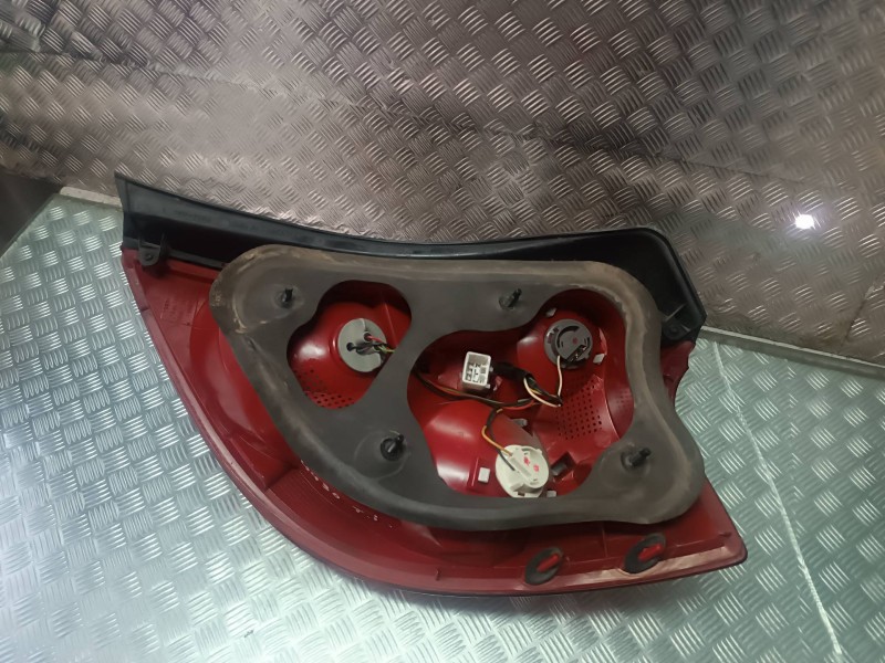 Recambio de piloto trasero izquierdo para kia cee´d referencia OEM IAM 165605L  5 PINES