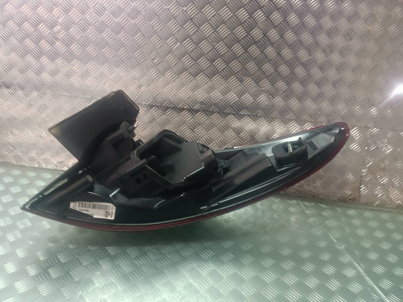 Recambio de piloto trasero izquierdo para renault megane iii berlina 5 p referencia OEM IAM 265550010R 89319375 4 PINES