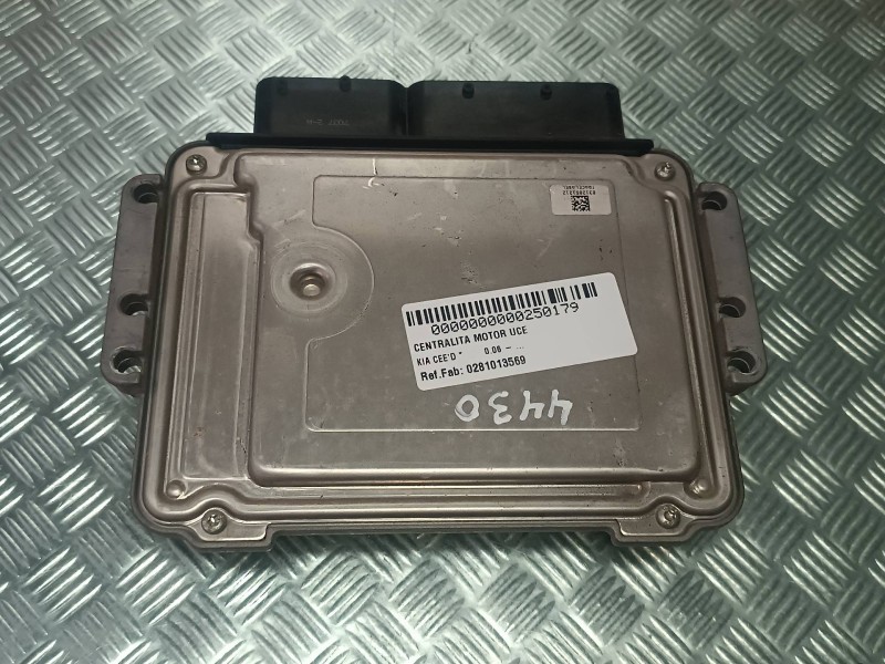 Recambio de centralita motor uce para kia cee´d referencia OEM IAM 0281013569 391032A710 BOSCH