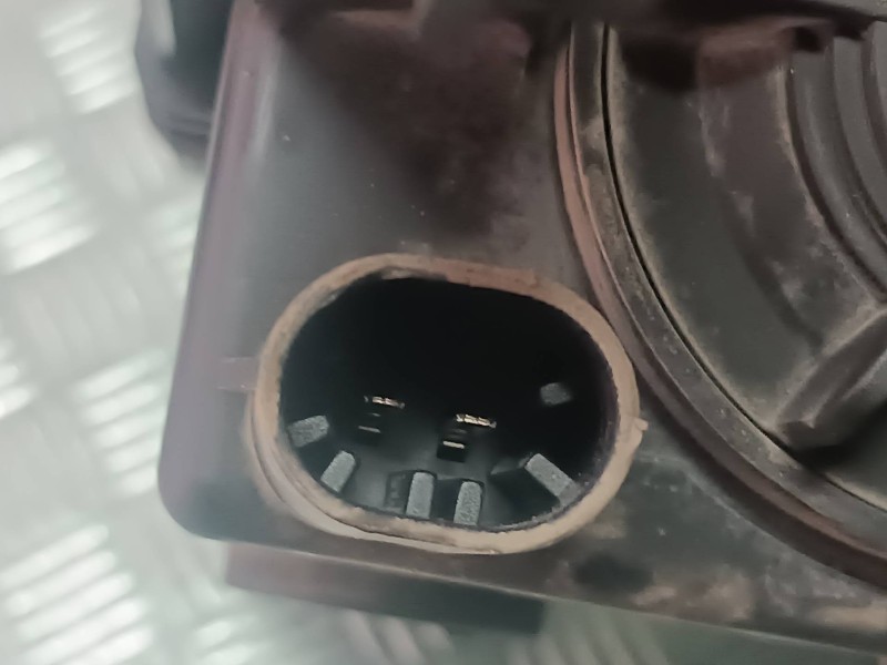 Recambio de faro antiniebla derecho para opel zafira a referencia OEM IAM 62101R 24462134 2 PINES