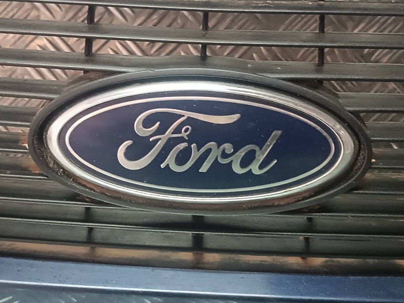 Recambio de rejilla delantera para ford fiesta berlina referencia OEM IAM 96FB8200ACW  96FB8A133AC