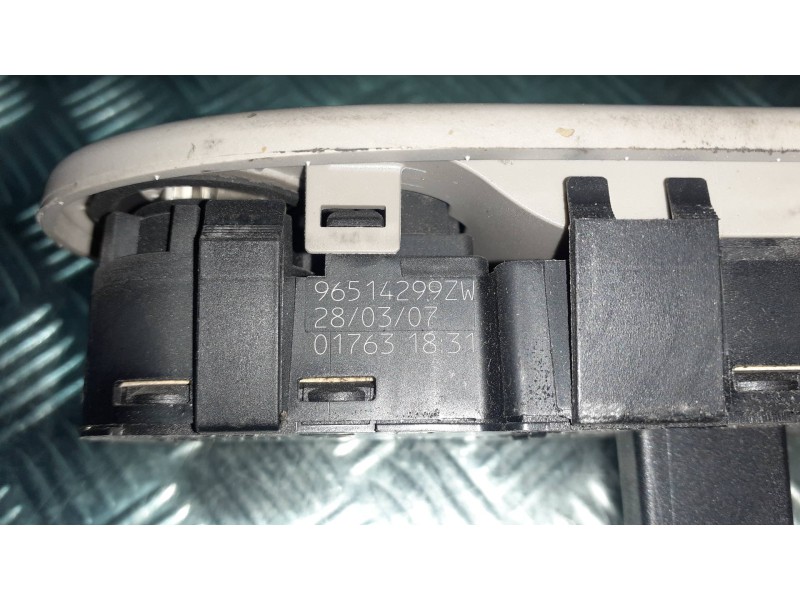 Recambio de mando elevalunas delantero izquierdo para citroen c5 berlina referencia OEM IAM 532697045 96514299ZW 532697001